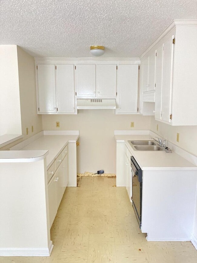 Building Photo - 2123 Barefoot Park Ln SW