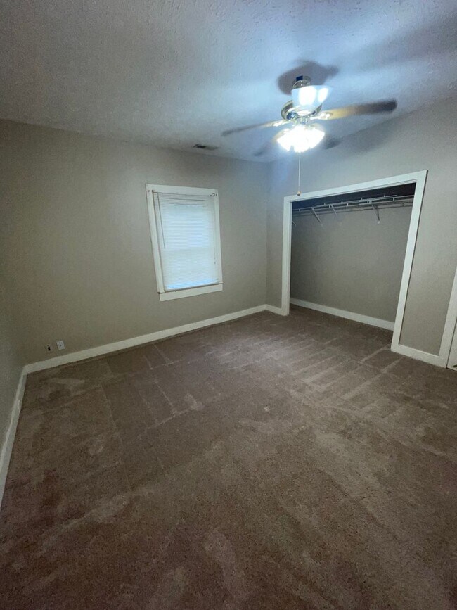 Building Photo - Evergreen Community