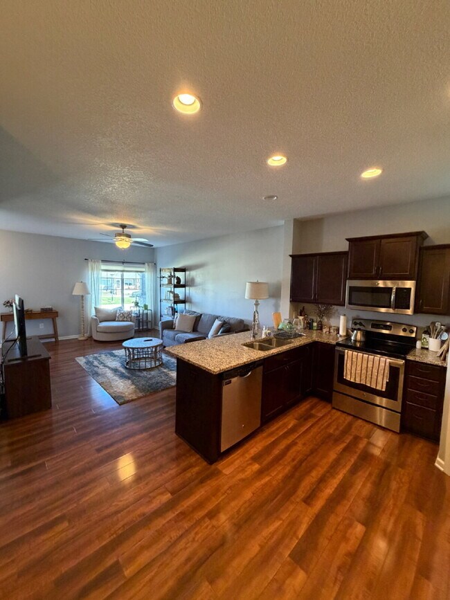 Building Photo - Charming 3-Bed 2.5-Bath Townhouse with Granite Finishes Near Jordan Creek Town Center