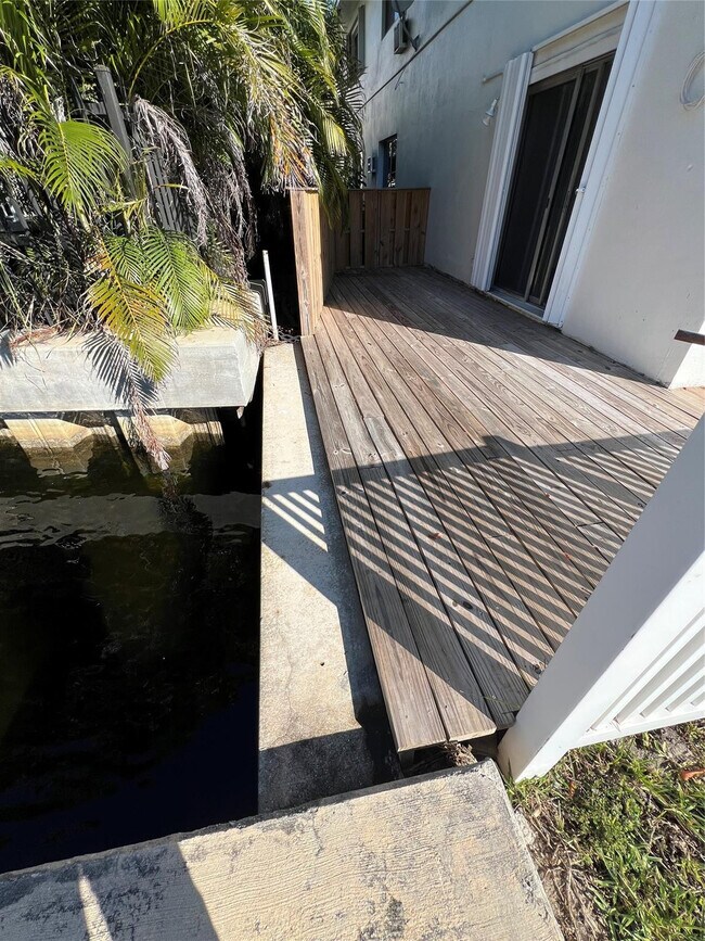 Building Photo - 1814 E Oakland Park Blvd