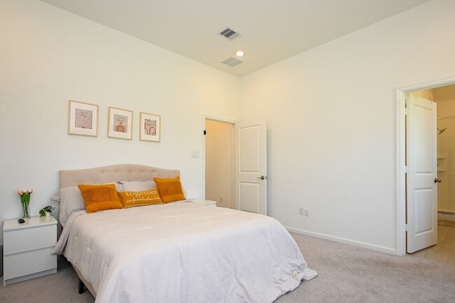 Building Photo - 3057 Pensacola Dr