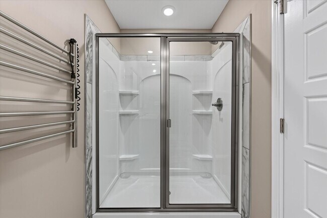 Building Photo - Pet Friendly Three Bedroom!
