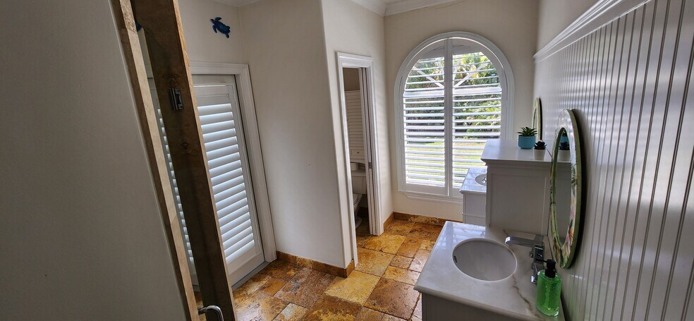 Jack/jill bathroom - 1066 SE Saint Lucie Blvd