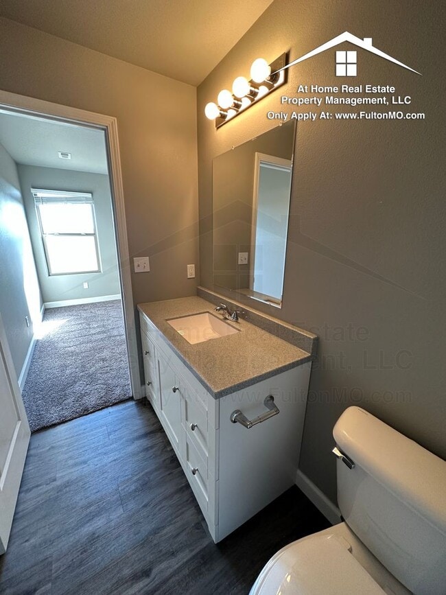 Building Photo - 1301 Cmn Lp Ln