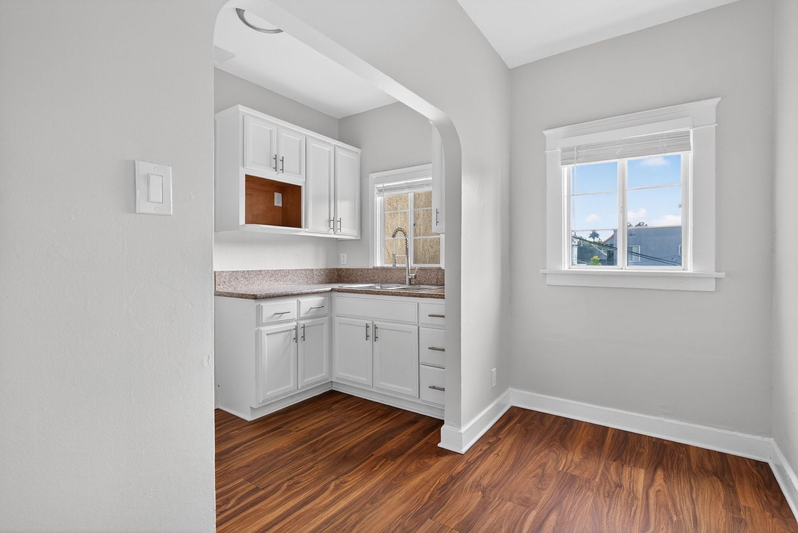 Building Photo - 905 Cherry Ave