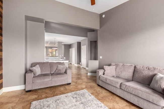 Building Photo - PRICE REDUCED & Move-In Ready!