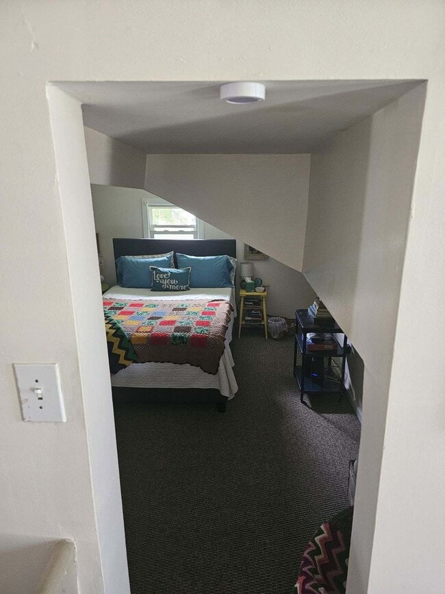 Bedroom - 1001 Kendall St