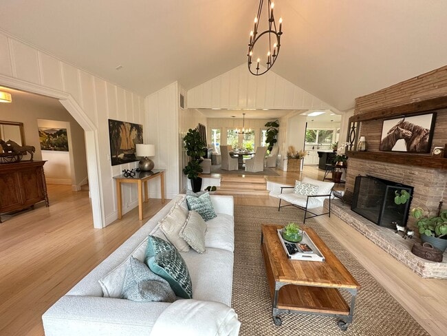 Building Photo - 4 Bed 4.5 Bath, Beautiful Home With Pool A...