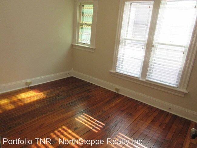 Building Photo - 694 Kerr St