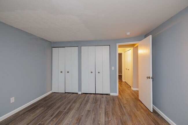 Building Photo - 3rd floor completely renovated and new owners