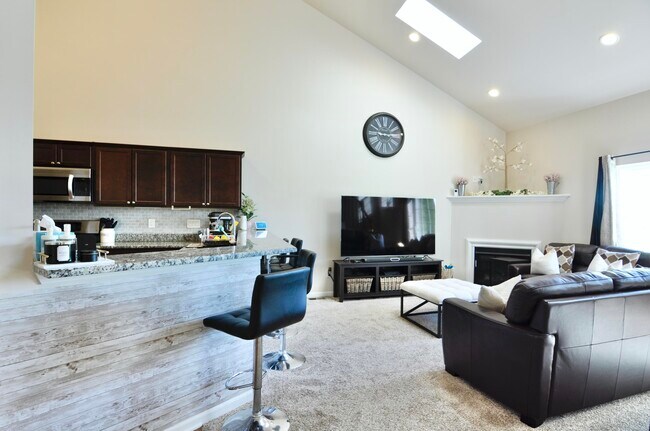 Building Photo - 4481 Bridgeview Ln