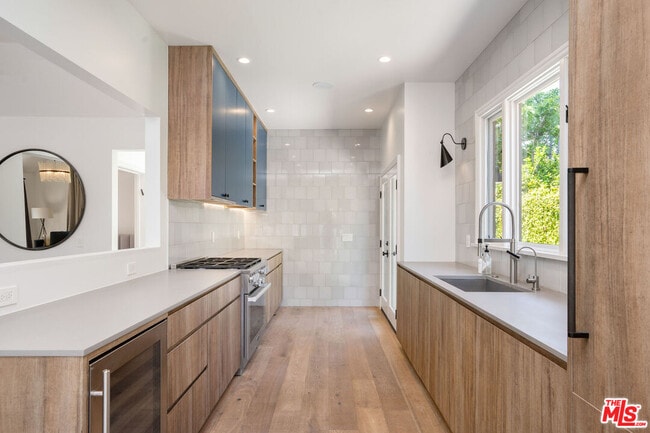 Building Photo - 321 Laurel Ave