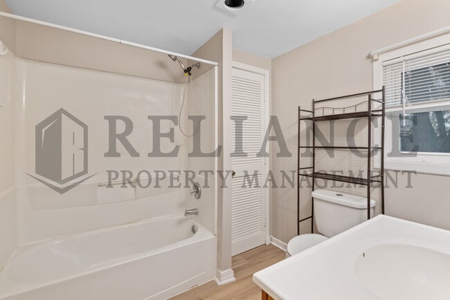 Building Photo - 209 N Topeka St