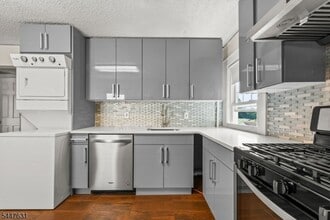 Building Photo - 22 Meeker Pl