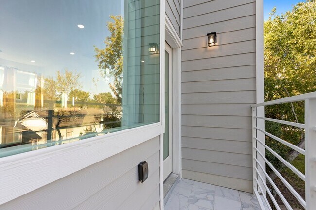 Building Photo - 4017 Ward St