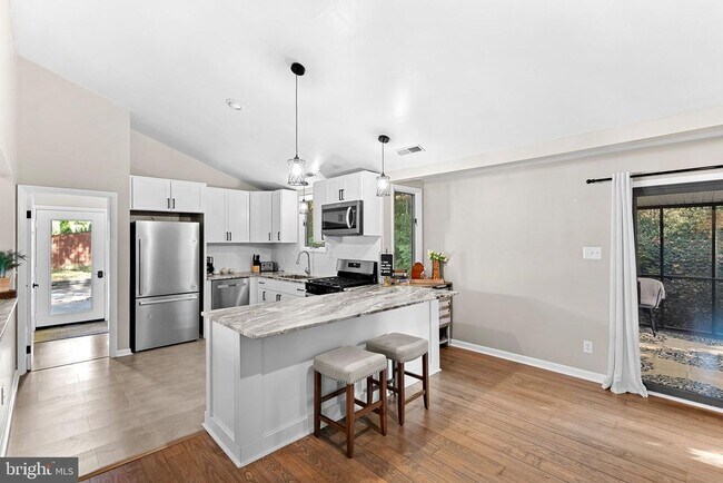 Building Photo - 862 Carrier Dr