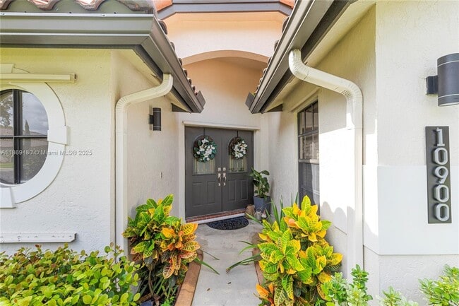 Building Photo - 10900 NW 18th Ct
