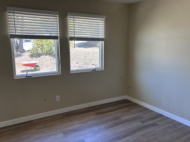 Building Photo - 1557 Southwood Dr