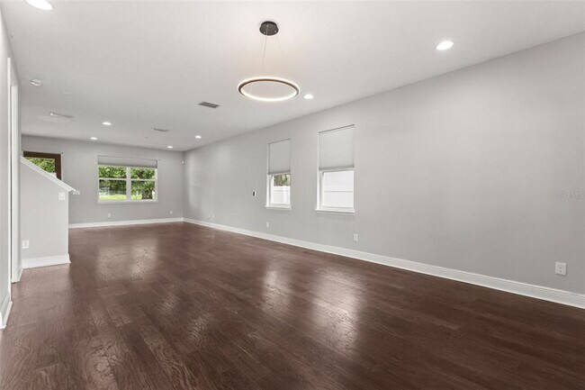 Building Photo - 2813 Roseglen Way