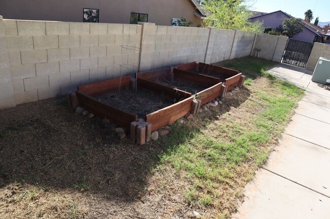 Building Photo - A Home You Have To See To Believe!!!