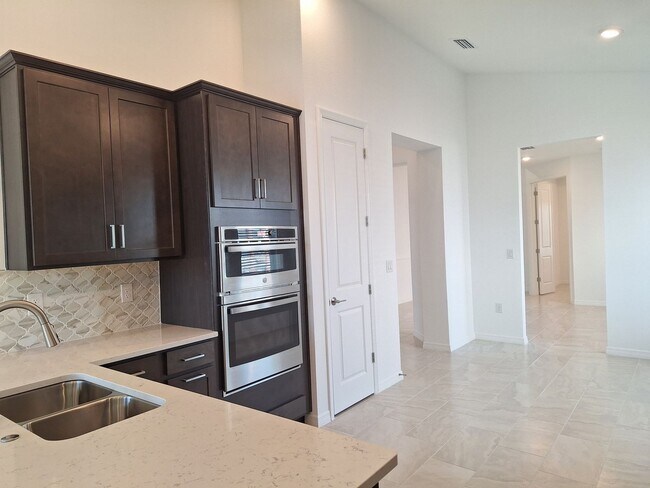 Building Photo - BRAND NEW ARDISIA PARK HOME-2000+ SQ FEET !