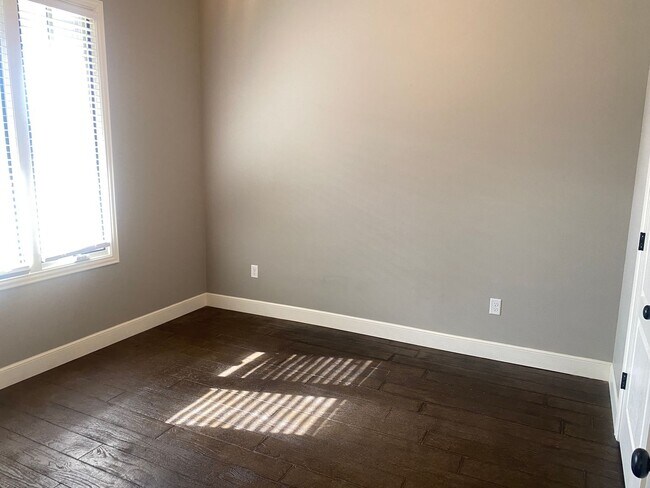 Building Photo - Executive rental on Carrera!  3/2/2