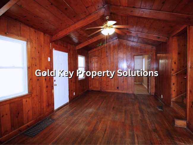 Building Photo - 2 Bedroom/1 Bath Home with Covered Front Porch and Garage (SECTION 8 APPROVED)
