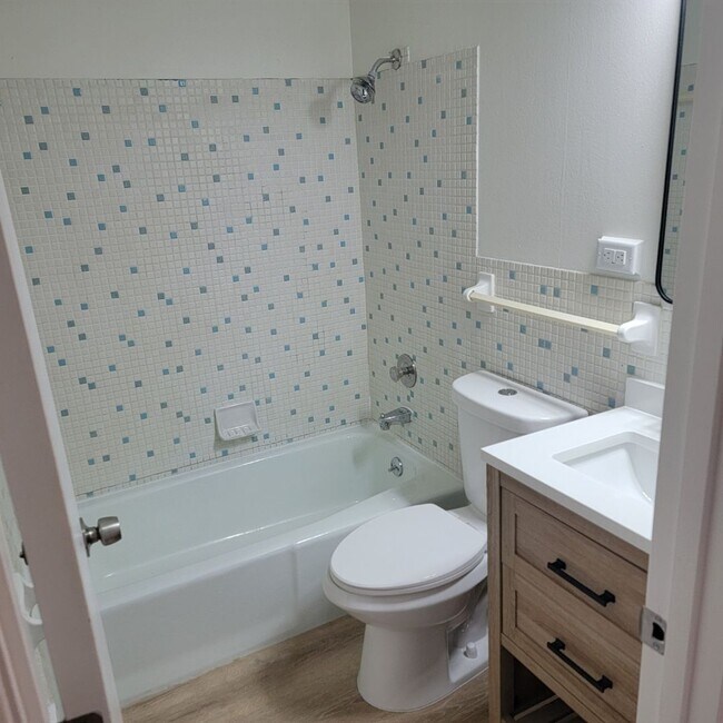 Building Photo - 4 Bedroom Home in St. Charles  $2695