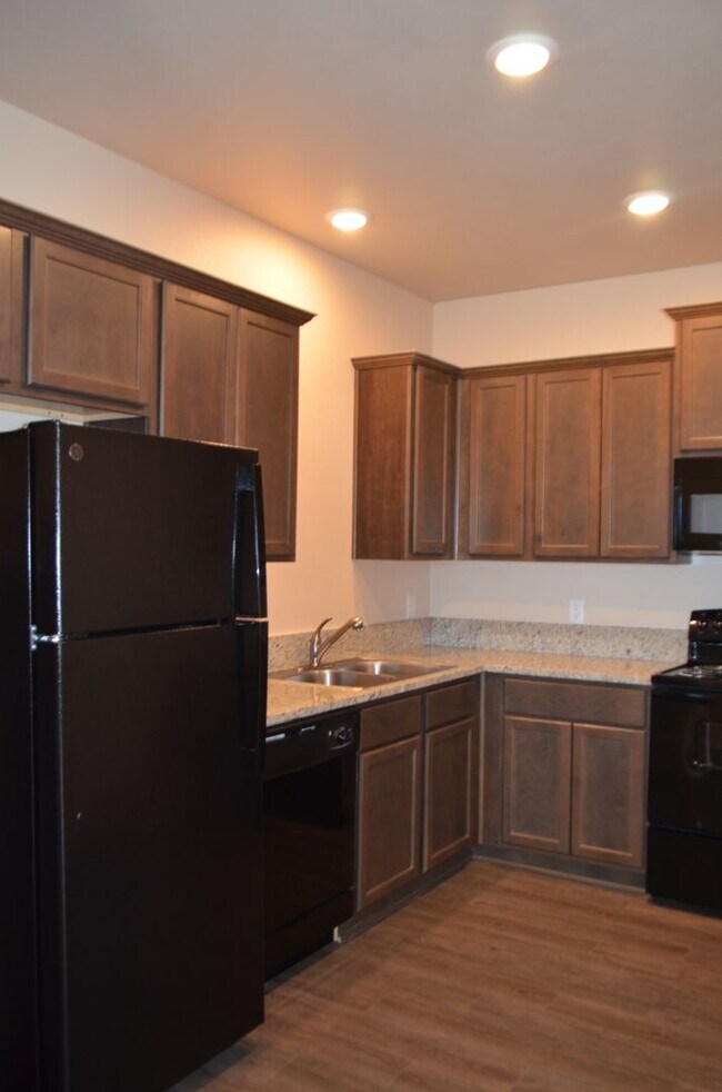 Building Photo - 1021 Cline Dr