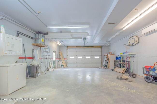 Building Photo - 53 Stay Rd