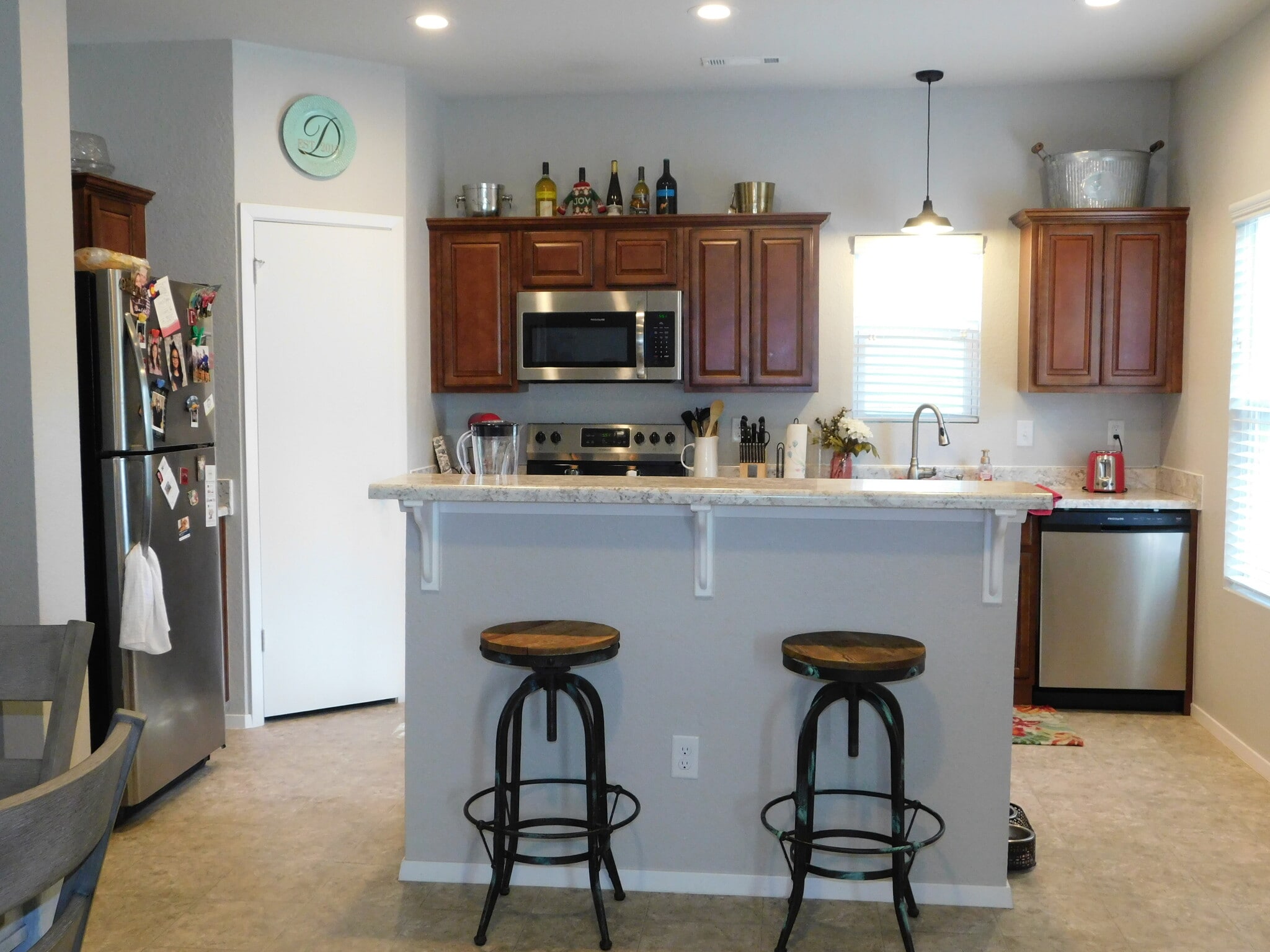 Breakfast bar - 5074 W Claxton Circle