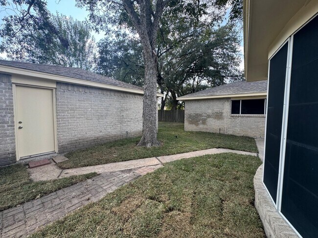 Building Photo - 13703 Cologne Dr