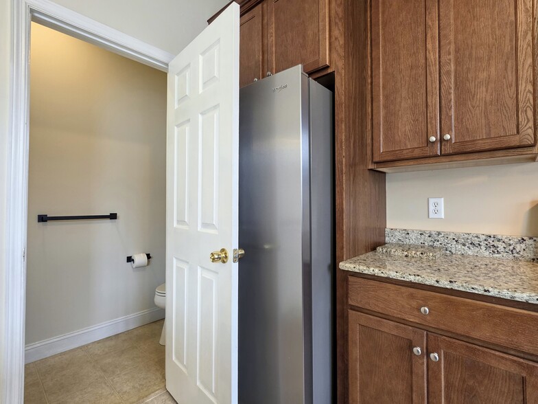 Building Photo - 214 Sagamore Hl