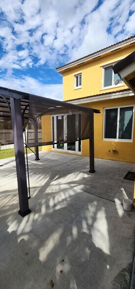 Building Photo - 640 SE 1st St