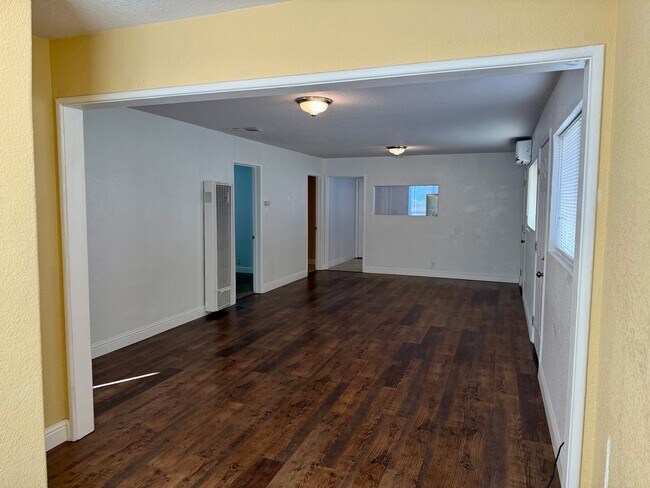 Building Photo - 1710 S Teilman Ave