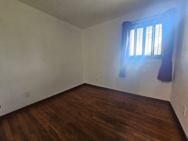 Building Photo - Manor View