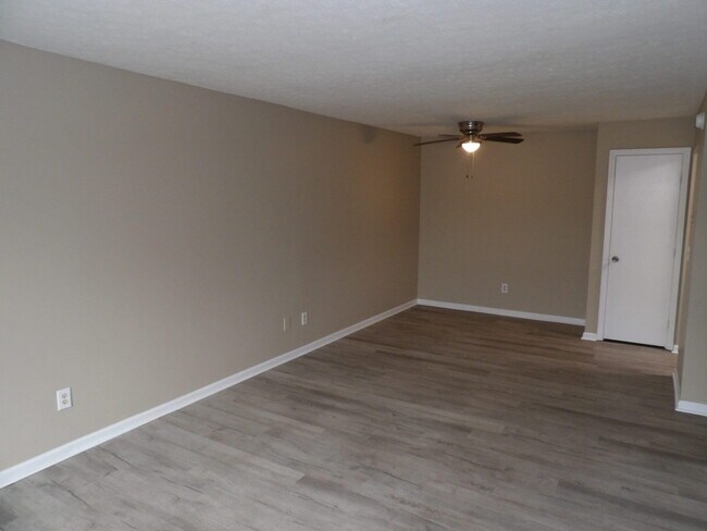 Building Photo - 140 Landings Dr