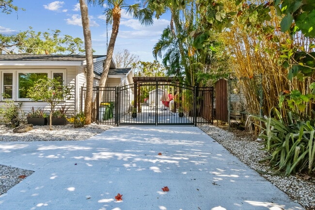 Building Photo - 913 Tennessee Ln