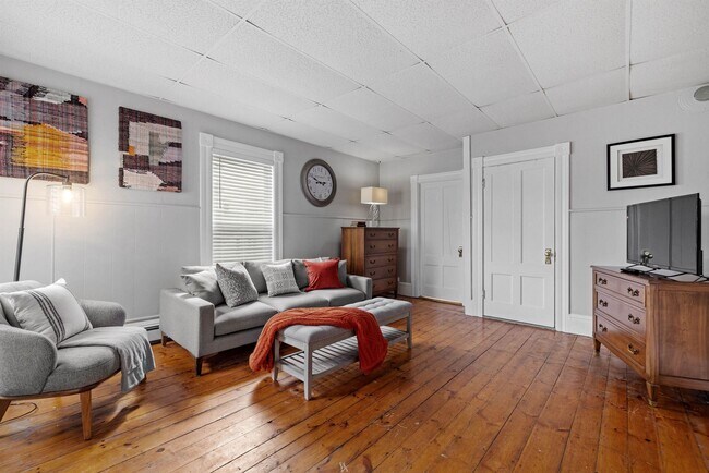 Building Photo - 792 Grove St