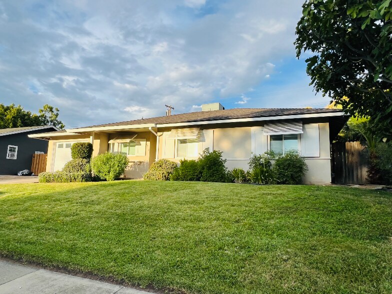 Primary Photo - 6704 Larchmont Dr