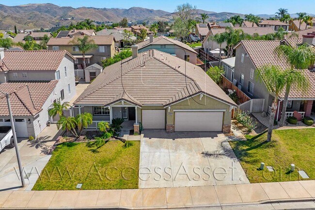 Building Photo - 27090 Adelanto Dr