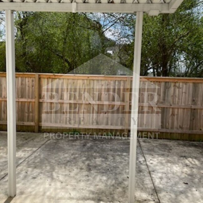 Building Photo - Emmyllie Ct- 130/132