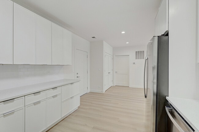 Building Photo - 9201 N Milwaukee Ave