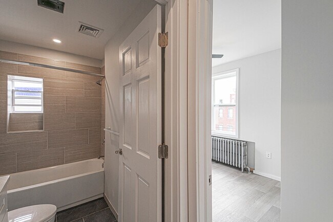 Building Photo - 825 S 12th St