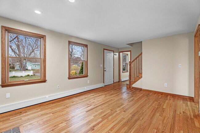 Building Photo - 62 Brookside Ave E