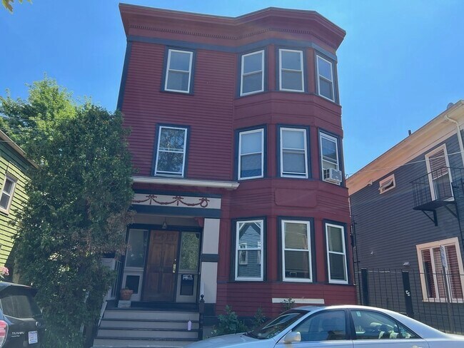 Primary Photo - 14 Salem St