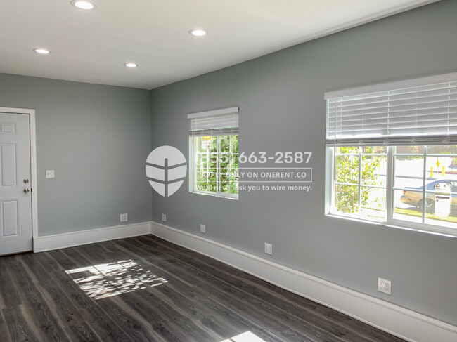 Building Photo - 10825 Reseda Blvd