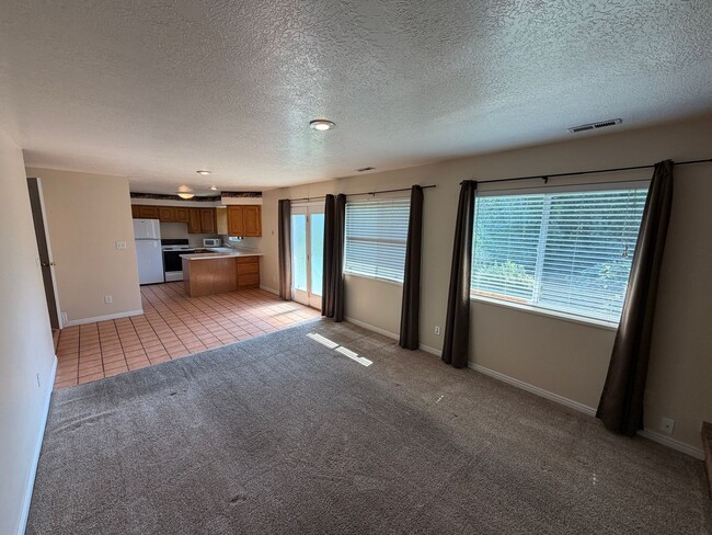 Building Photo - 479 S Palisade Dr