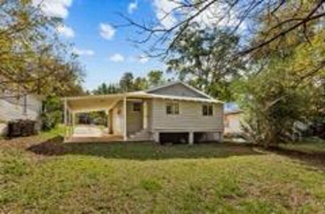 Building Photo - Newly Renovated 3 Bedroom 1 Bath Home w/ C...