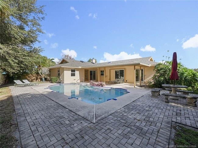 Building Photo - 3055 SE Glasgow Dr